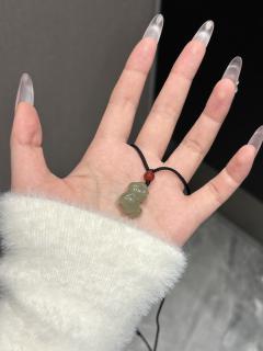 好温柔呀～是马年限定滴和田玉项链!!