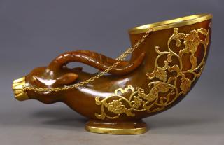 臻品旧藏老和田玉包金牛头杯 高13厘米,长21厘米,宽7.5厘米,重1193克#